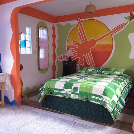 Hostal La Casa Del Sol Копакабана Екстериор снимка