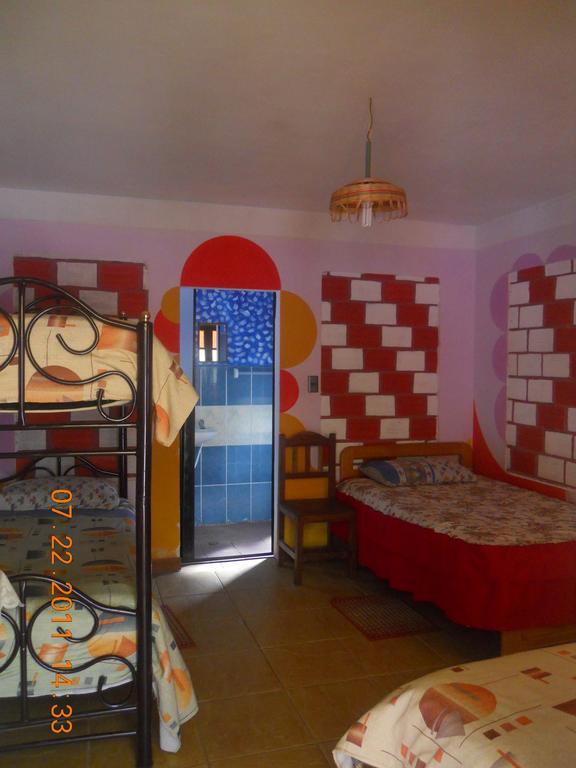 Hostal La Casa Del Sol Копакабана Екстериор снимка