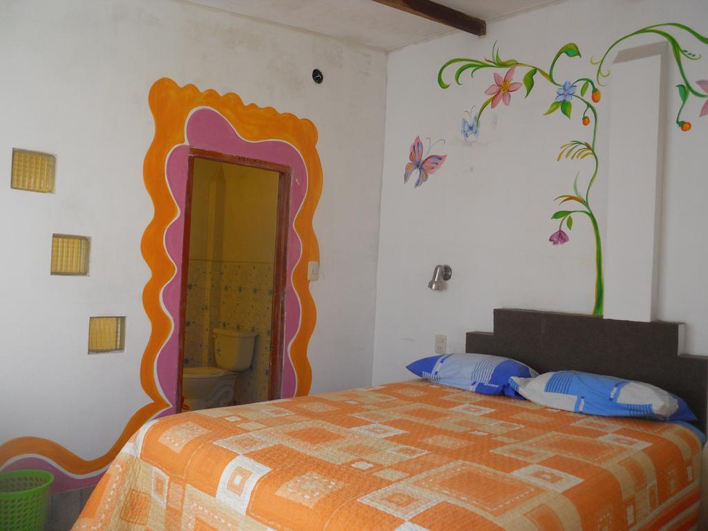 Hostal La Casa Del Sol Копакабана Екстериор снимка