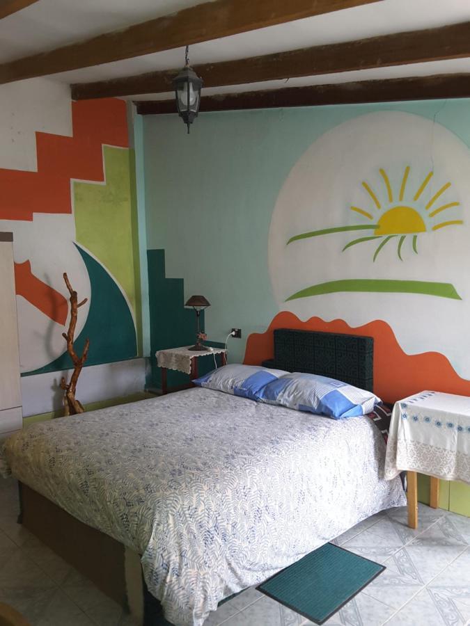 Hostal La Casa Del Sol Копакабана Екстериор снимка